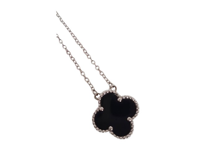 Clover Necklace – Wrap a Wish
