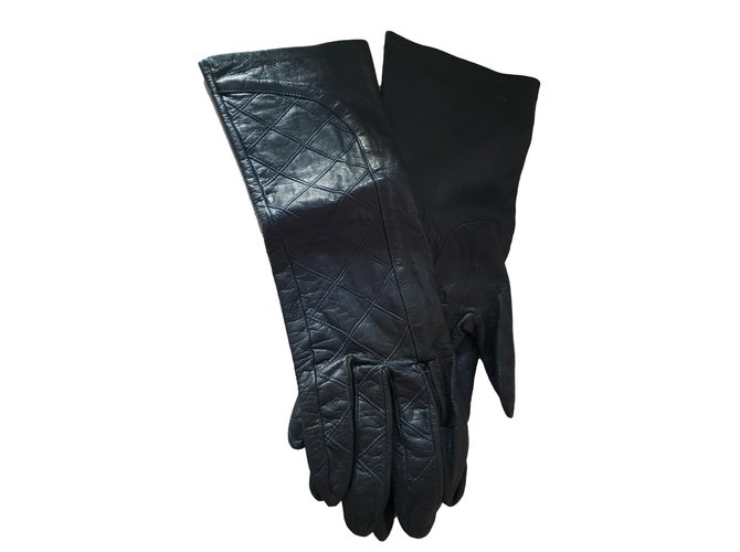 Chanel Gloves Navy blue Goatskin  ref.83340