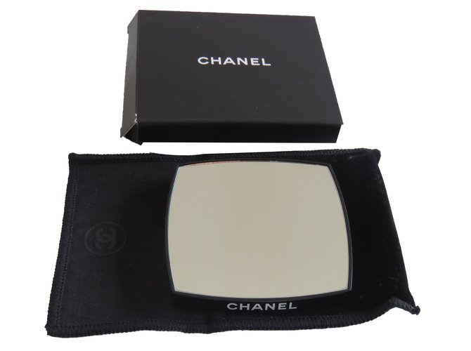 Chanel Miroir  double face Noir  ref.83424