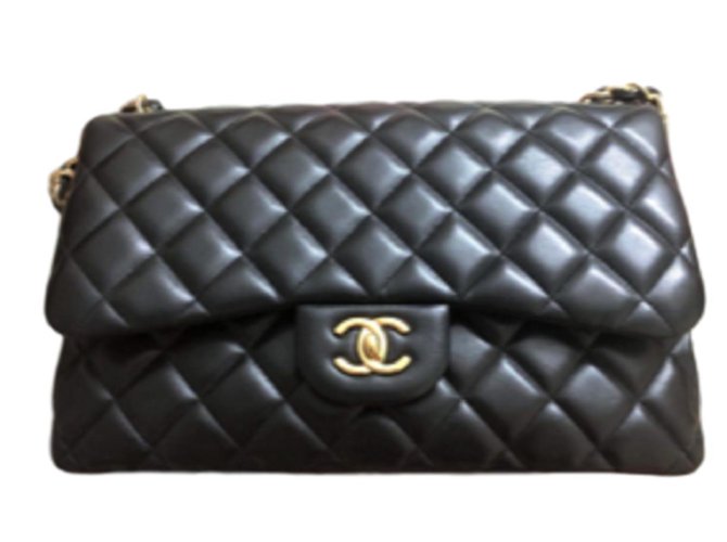 Timeless Chanel Classic Black pele de cordeiro Jumbo Flag bag Preto  ref.83500