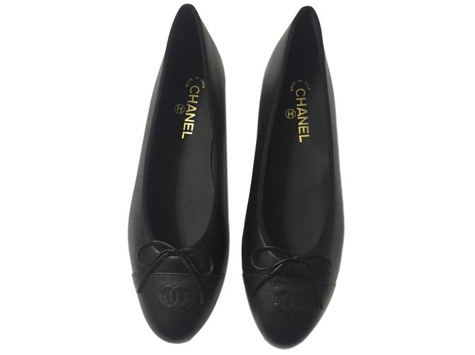 Chanel Zapatillas de ballet Negro Cuero  ref.83745