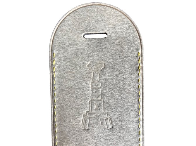 Louis Vuitton Vacchetta large luggage tag Eiffel Tower Beige Leather  ref.83768