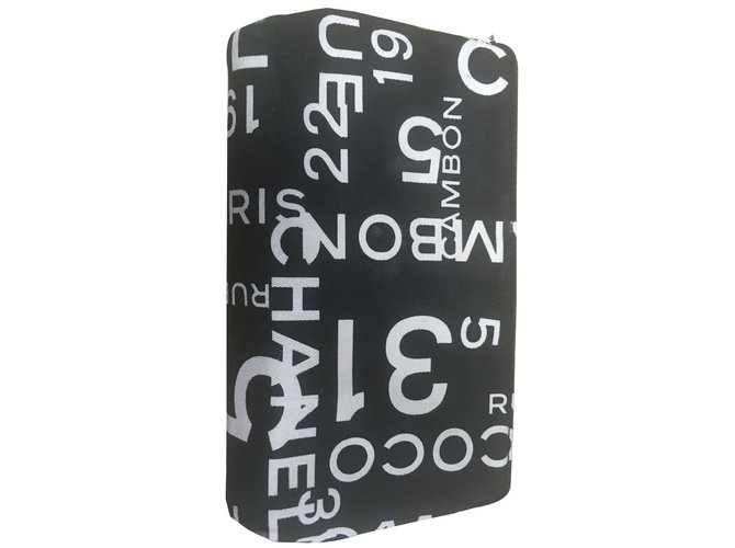 Chanel Clutch-Taschen Schwarz Weiß Baumwolle  ref.84172