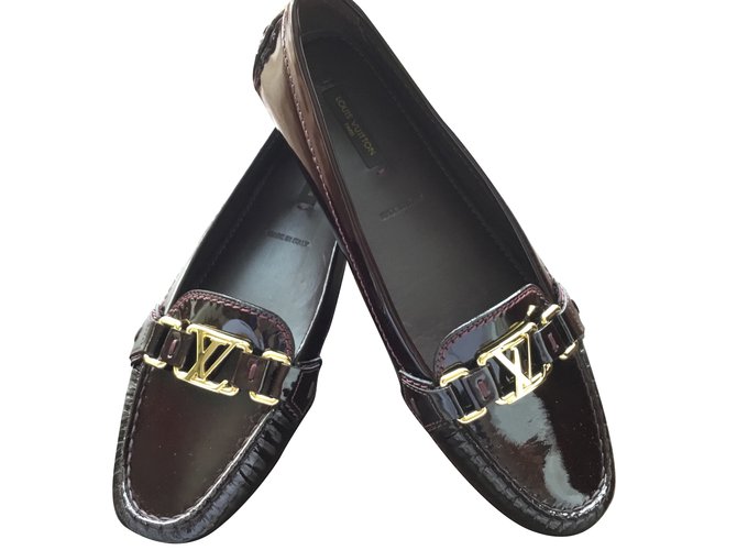Louis Vuitton Loafers Golden Prune Patent leather  ref.84431