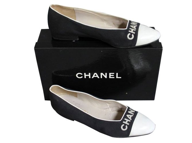 Chanel Ballet pumps Black White Cotton Lambskin  ref.84629