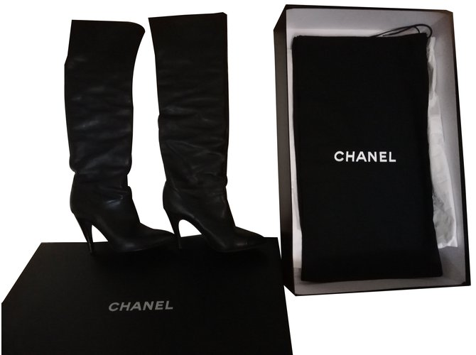 Chanel Bottes Cuir Noir  ref.84929