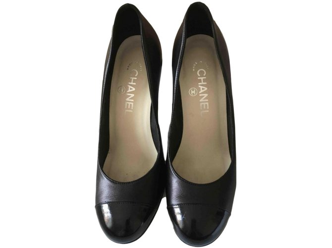 Chanel Zapatillas Negro Cuero  ref.85023