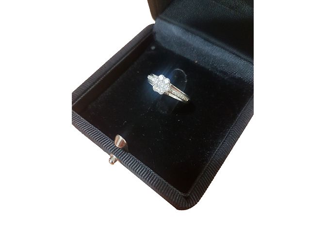Autre Marque Anello in oro bianco e diamanti