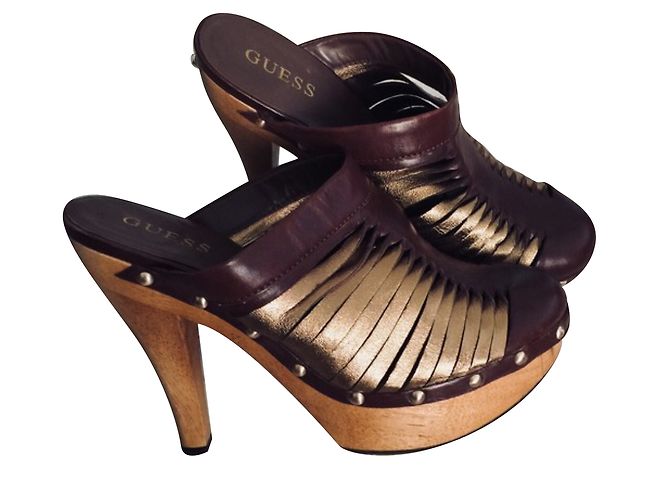Guess Holzschuhe