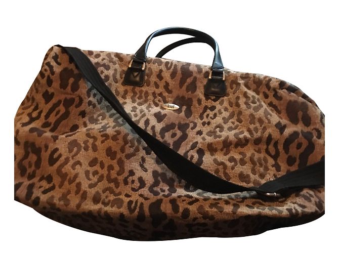 Bolso Weekender Diane Von Furstenberg Estampado Guepardo Negro y Oliva Verde oliva
