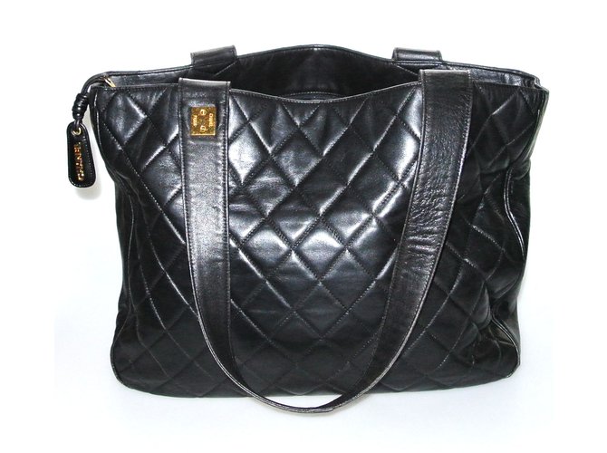 Chanel grand sac cabas en cuir agneau matelassé noir  ref.85811