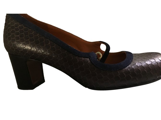 Chie Mihara Pumps Navy blue Leather  ref.86014