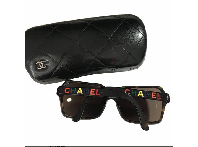 Chanel Des lunettes de soleil Plastique Marron  ref.86046