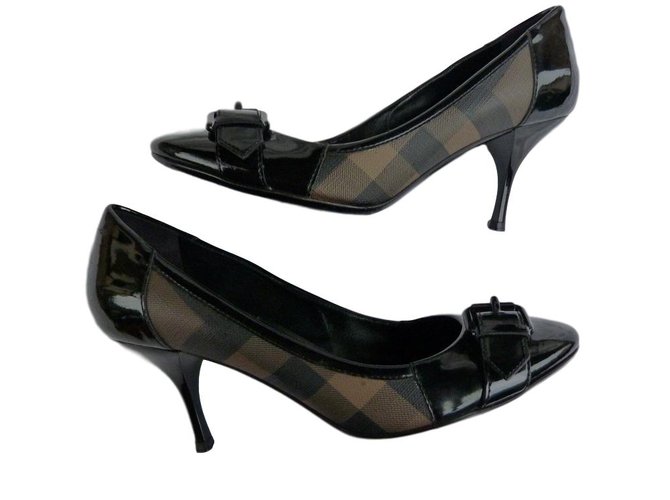 Burberry Heels Black Light brown Patent leather Cloth  ref.86111