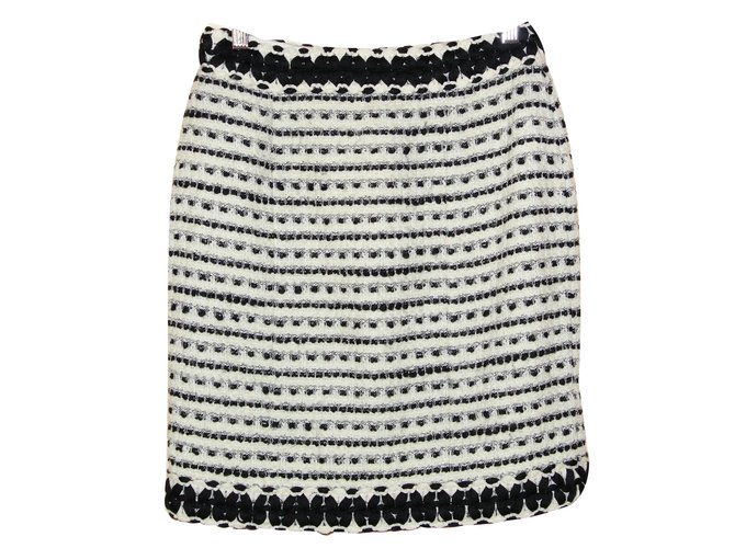 Chanel Straight tweed skirt Black Eggshell Wool  ref.86364
