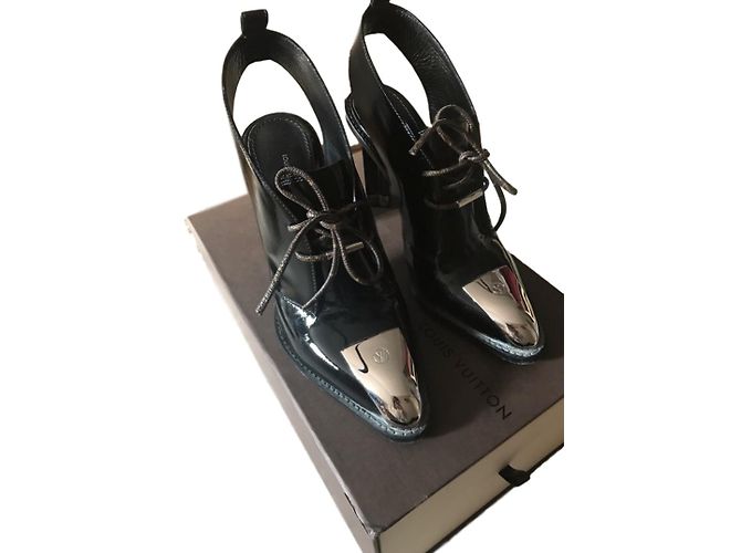 Botas Cortas Louis Vuitton Negras de Charol 39 Negro
