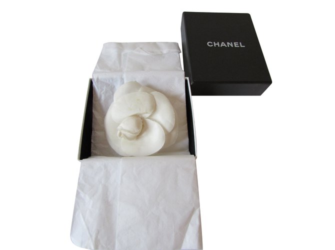 Chanel CAMÉLIA Creme  ref.86589