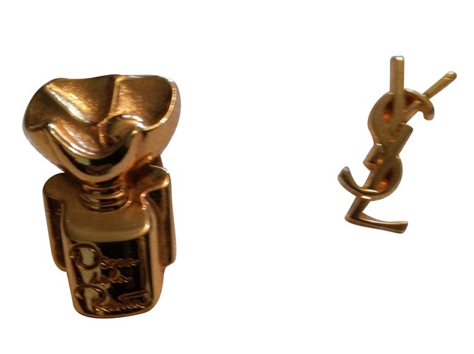 Yves Saint Laurent pin's Dourado Metal  ref.86629