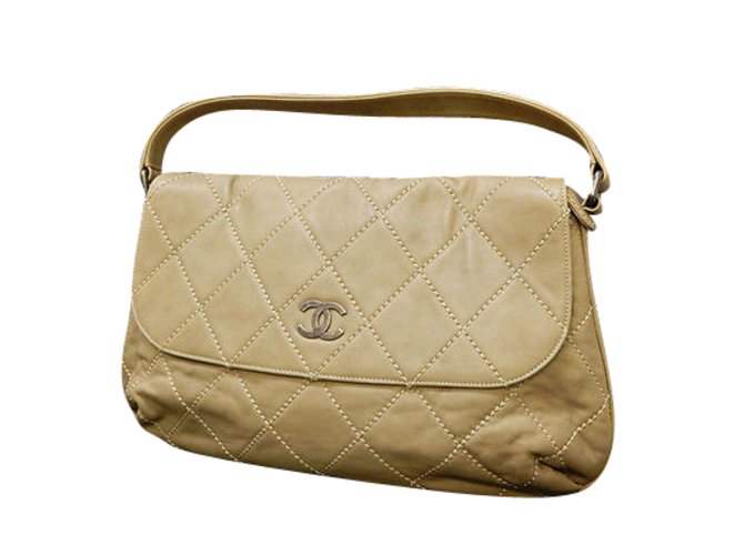 Chanel Shoulder bag Beige Leather  ref.86777