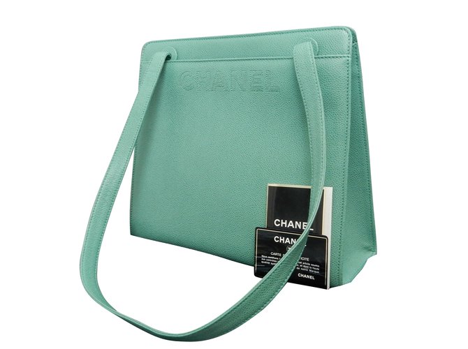 Chanel Bolso de hombro verde Cuero  ref.86854