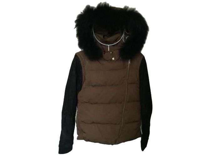 Maje Piumino con maniche in pelle e cappuccio in pelliccia nera Nero Cachi