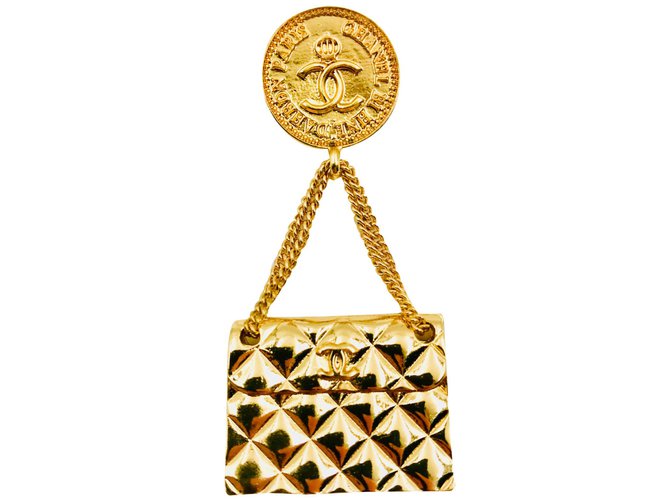 Chanel Pins & brooches Golden Gold-plated  ref.87048