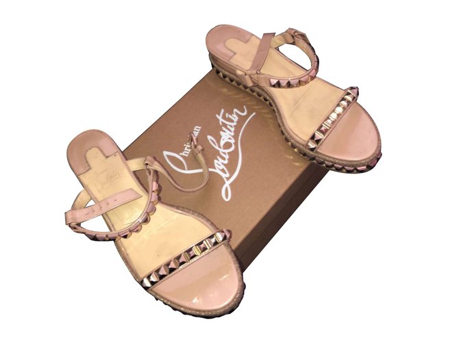 Christian Louboutin Sandals Cream Patent leather ref.87077 - Joli Closet