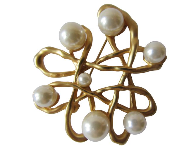 Autre Marque Pins & brooches Golden Eggshell Metal Pearl  ref.87321