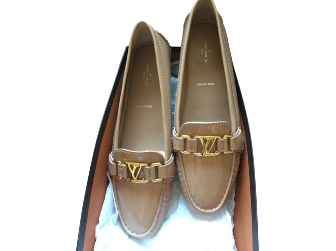 Louis Vuitton Oxford flat loafer Cuir vernis Beige  ref.87554