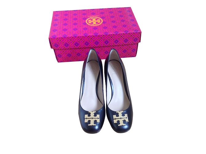 Tory Burch Black Leather Pumps 37
