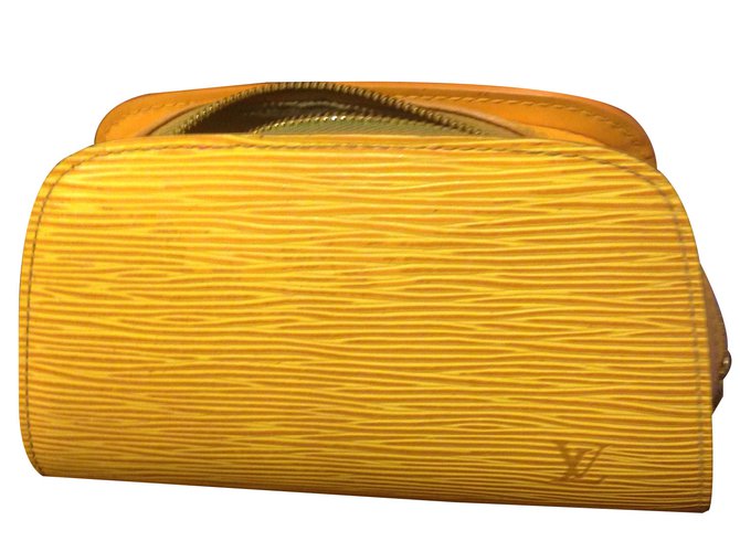 Louis Vuitton Kupplung Gelb Leder  ref.87975
