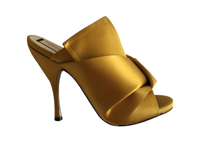 No 21 Beautiful mules "RONNY" from N°21 Golden Leather Satin  ref.88146