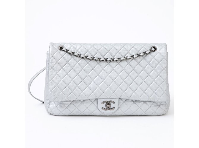 Timeless Chanel Handtaschen Silber Leder  ref.88415