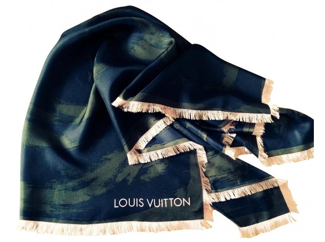 Louis Vuitton Big scarf Multiple colors Silk ref.88443 - Joli Closet