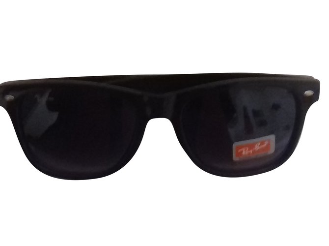 Ray-Ban Sunglasses Black Plastic  ref.88447