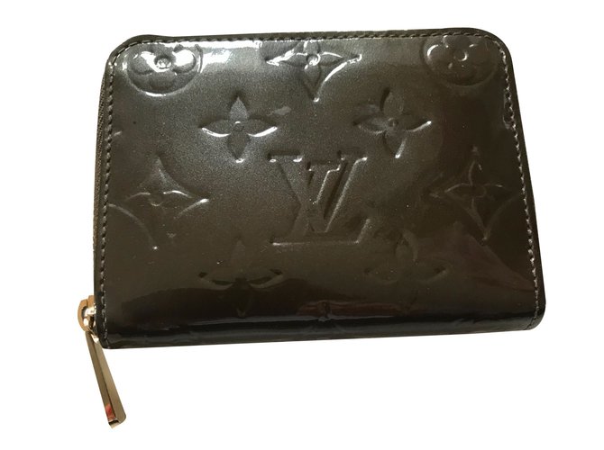 Louis Vuitton Zippy purse vert bronze Cuir vernis  ref.88617