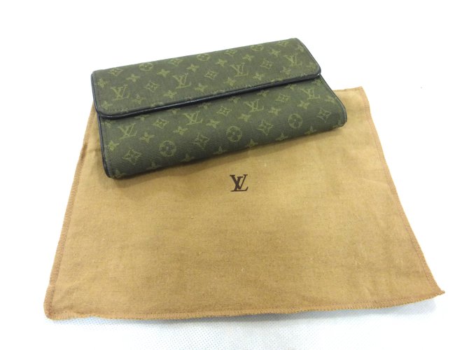 Louis Vuitton Tresor intl link khaki wallet Green Linen  ref.88766