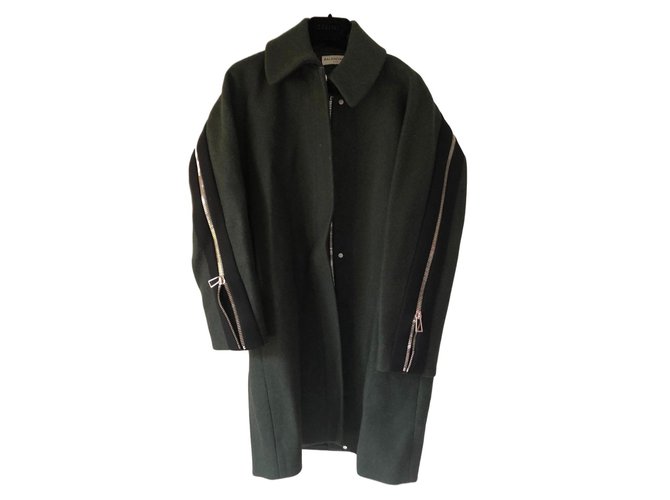 Balenciaga Hermoso abrigo corto Verde Lana  ref.88836
