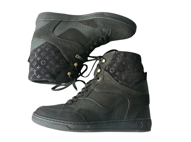 Louis Vuitton Sneakers Black Suede Leather  ref.88898