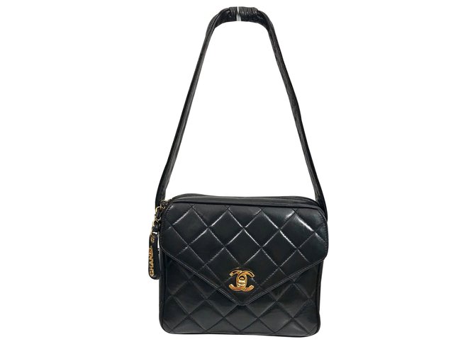 Sac Chanel matelassé en cuir Noir  ref.89047