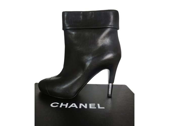 Chanel Ankle boots Black Leather  ref.89325