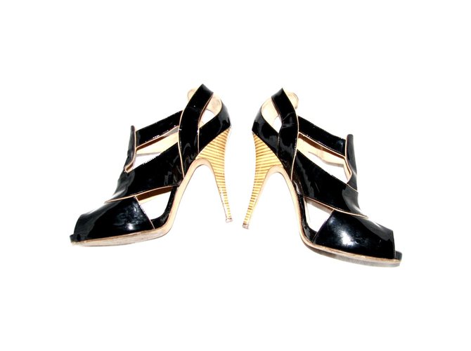 Russell & Bromley Patent Vinci peeptoes Black Patent leather  ref.89360