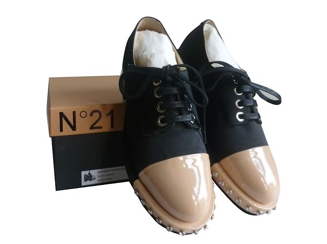 Autre Marque Scarpe stringate in raso e vernice nera con cristalli Nero 