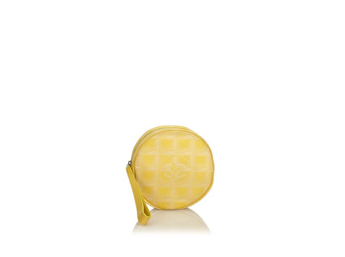 Chanel Nueva bolsa de viaje de línea Amarillo Nylon Paño  ref.90231