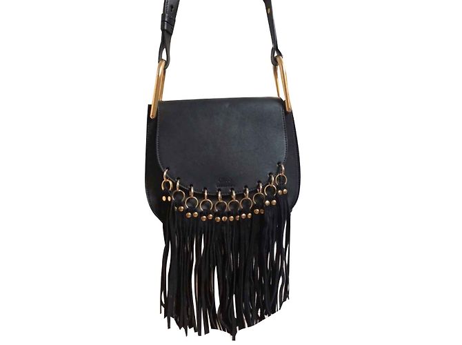 Chloé Hudson con le frange Nero Pelle