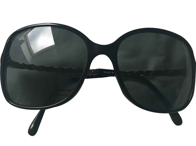 Chanel Des lunettes de soleil Noir  ref.90832