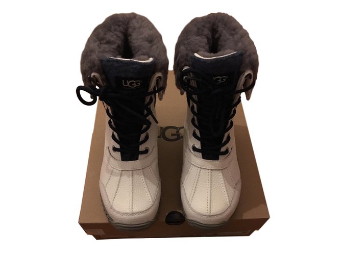 Ugg Adirondack Boot II White Grey Navy blue Leather Fur  ref.90962