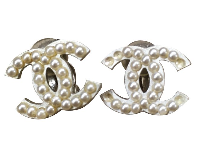 Chanel Earrings Eggshell Pearl  ref.91682