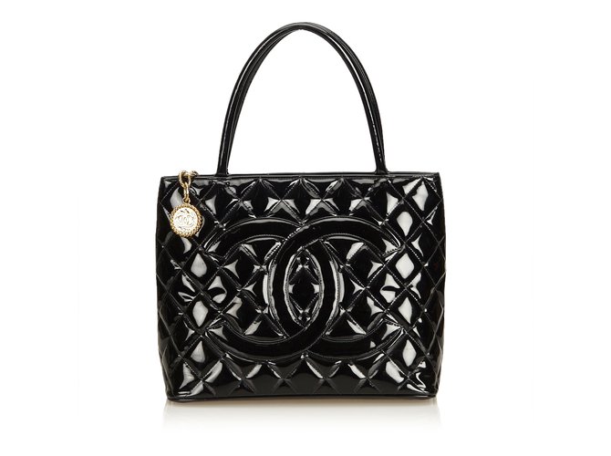 Chanel Medaillon-Tasche aus Lackleder Schwarz  ref.91767