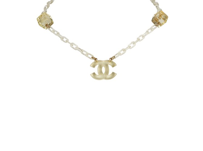 Chanel Colar Pingente CC Dourado Metal Plástico  ref.91781